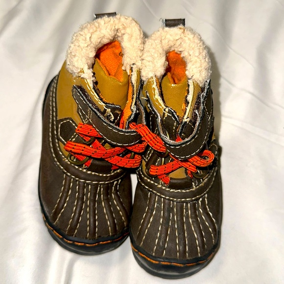 Old Navy Boots Sz 5 6-12 mon - Picture 1 of 3